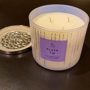 Bath & BodyWorks - Black Tie Scented Candle